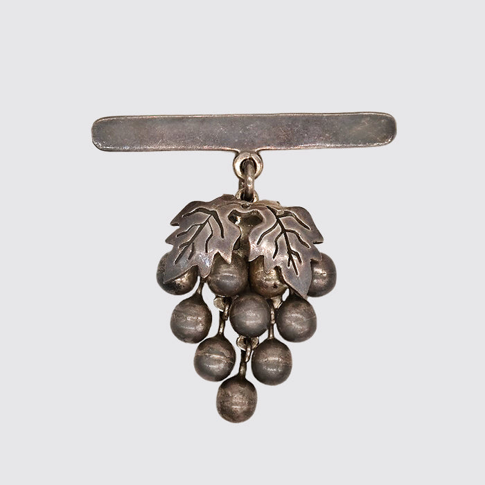 Vintage Sterling Bunch-of-Grapes Pin – Wendy Mink Jewelry display picture 3