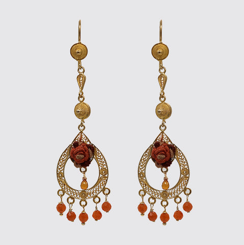 Filigree Earring with Hesonite and Carnilian -