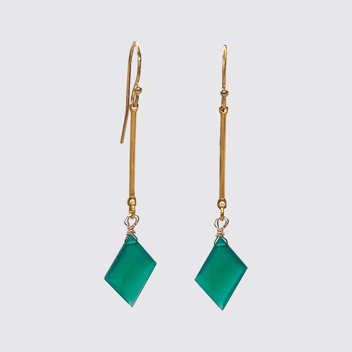 Green onyx slice on gold bar chain earring