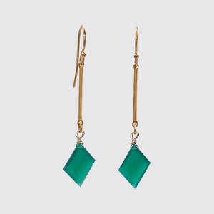 Green onyx slice on gold bar chain earring